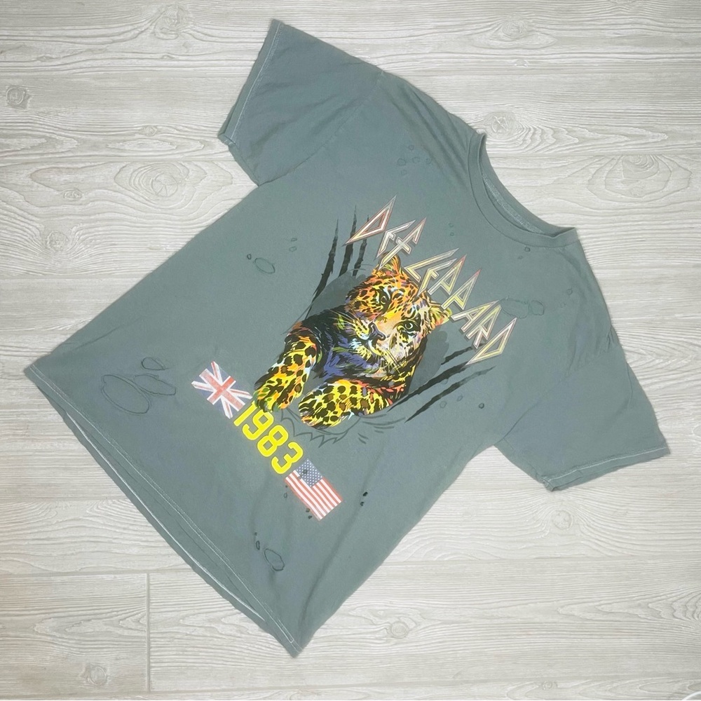 Distressed Def Leppard by goodie 2 sleeves Grey holey short sleeve t shirt small